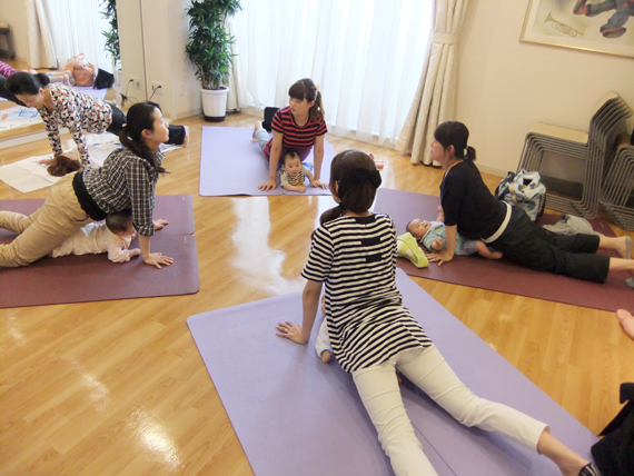 産後ヨガ